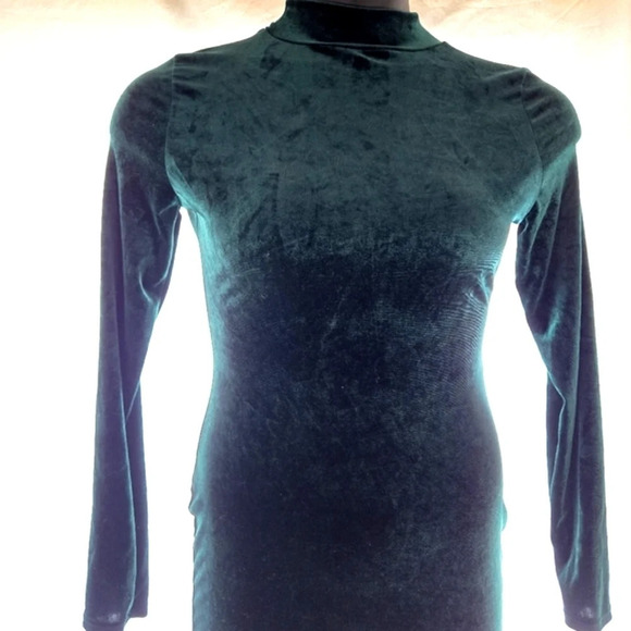 Hunter Green Velvet Long Sleeve Dress - Picture 4 of 8